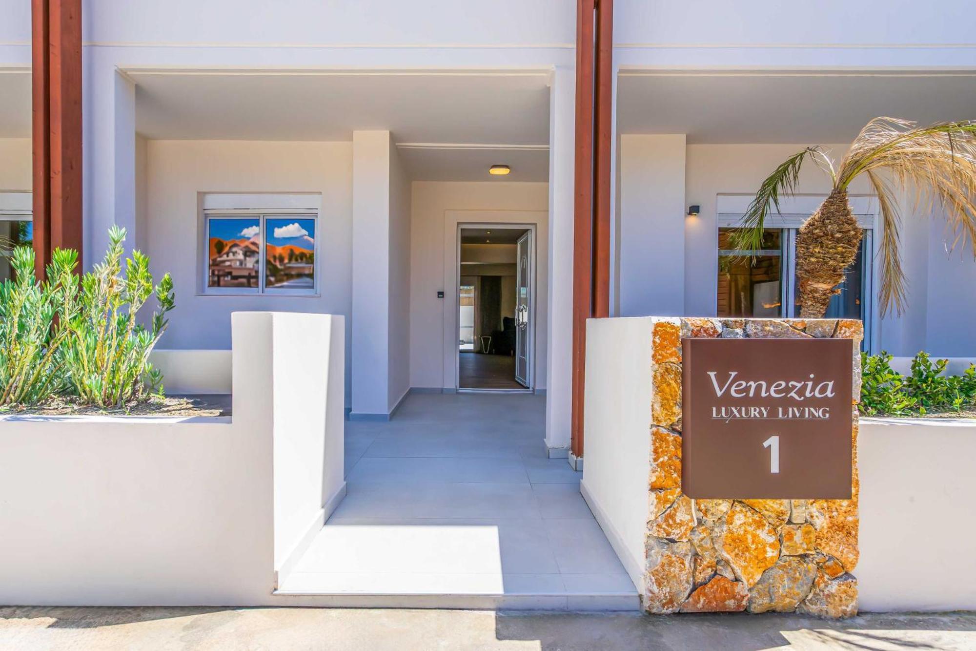 Venezia Luxury Living Villas, ファリラキ エクステリア 写真